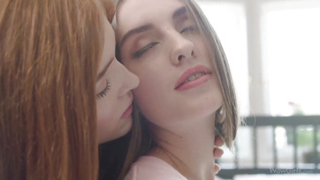 Lesbijskie laski tak się podniecały, że musiały zadowolić same siebie Thumb