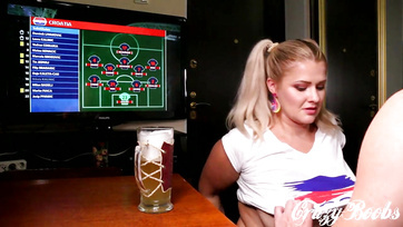 Po seksie analnym, zboczona cheerleaderka znów ssała mojego kutasa Thumb