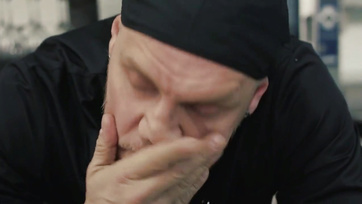 Wielka dupa, która poprawia uda, została wyruchana przez szefa kuchni z wielkim penisem Thumb