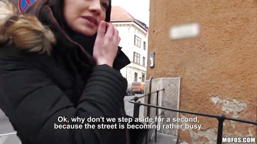 Dziewczyna z Pest chętnie poszła do mieszkania z nieznanym facetem na małą kawę Thumb
