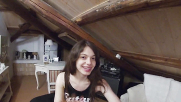 Moja przyrodnia siostra pozwoliła mi ją pieprzyć i gorącą laskę, którą masowała Thumb