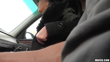 Zabrał seksowną Węgierkę na przejażdżkę i ona to zrobiła Thumb