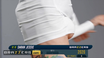 Wbił go głęboko w tyłek blond MILF, tylko po to, żeby ją sabotować! Thumb