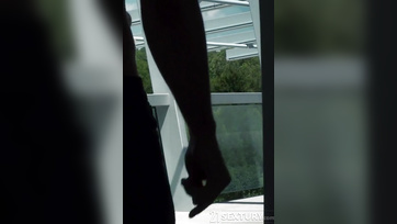 Budeńska dziwka skakała na twardym jak skała kutasie swoim gołym cipka Thumb