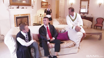 Seksowna węgierska aktorka porno z łatwością poradziła sobie z 3 kutasami Thumb