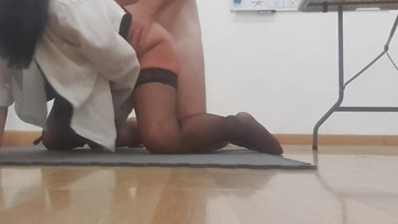Nimfomanka mojego szefa pieprzyła mnie, a ja pieprzyłem ją brutalnie Thumb