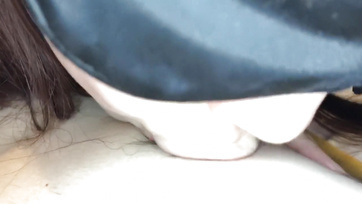 Japońska MILF Sunci jeździ na kutasie męża ze związanymi rękami Thumb