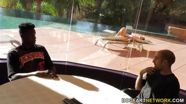 Czarny facet z wielkim penisem zabrał narzeczoną swojego przyjaciela do swojego pokoju Thumb