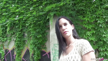 Fałszywy agent namówił śliczną 18-letnią Węgierkę na casting do porno Thumb
