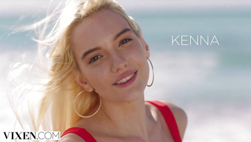 Blondynka uprawiała seks z łysym facetem na wakacjach Thumb