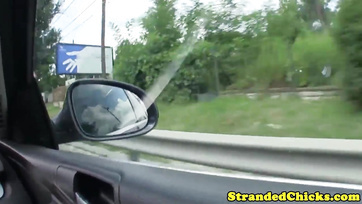 Wsadził śliczną węgierską autostopowiczkę do samochodu i strzelił jej w twarz Thumb