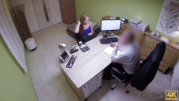 Nastolatka ze studiów ruchała swoją małą cipkę za trochę pieniędzy Thumb