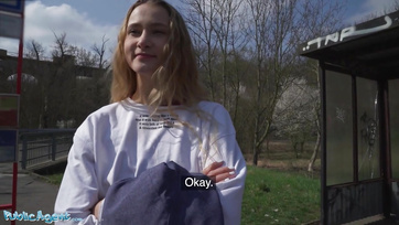 Fałszywy agent i blondynka z owłosioną cipką Thumb