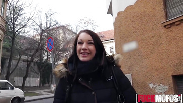 Gorąca dziewczyna z Budapesztu zdjęła majtki na czipie Thumb