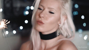 Ruchałem najlepszą przyjaciółkę mojej żony, gdy sikała obok nas Thumb
