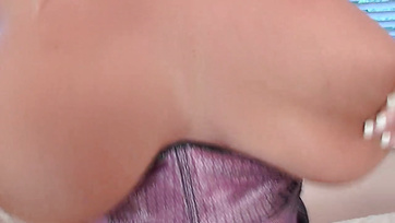 Miłośniczka kutasów węgierska mama ma zakrytą twarz po tym, jak została wyruchana dildo Thumb
