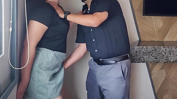 Podczas seksu oralnego uderzyłem uległą dziewczynę w twarz, a następnie ostro ją wyruchałem w oba otwory Thumb