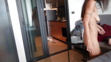 Szczupła azjatycka żona ma wypełnioną cipkę po małym lodziku i pieprzeniu Thumb