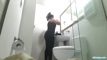 Napalony gospodarz wsadził swojego wyprostowanego kutasa w cipkę dojrzałej gospodyni Thumb