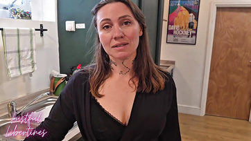 Piękna macocha pozwoliła swojemu synowi wsadzić kutasa w jej cipkę po raz ostatni Thumb