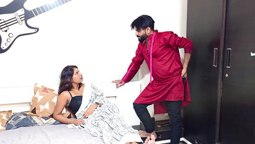 Rozebrał seksowną Hinduskę i zaczął całować jej ogromne cycki Thumb