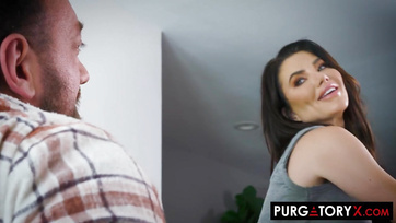 Zboczona żona-milfka miała zamiar uprawiać seks, gdy przybyła jej śliczna pasierbica Thumb