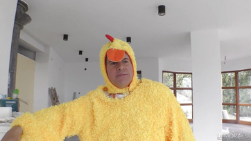 Króliczek przyniósł wielkiego kutasa do Nastolatka kochająca anal w Wielkanoc Thumb