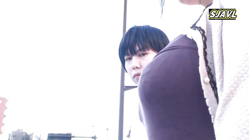 Napalona Chinka ruchała swoją cipkę w dziurawych pończochach w autobusie Thumb