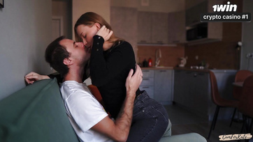 Prawdziwa para amatorów, która nie boi się pokazać światu, jak namiętnie potrafią uprawiać miłość Thumb