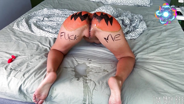 W noc Halloween, z zatyczką analną w tyłku, moja seksowna dziwka chciała mnie ostro przelecieć Thumb