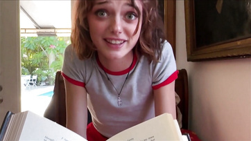 Cipka mojej zboczonej przyrodniej siostry mocno trysnęła, gdy wchodził i wychodził z jej kutasa Thumb