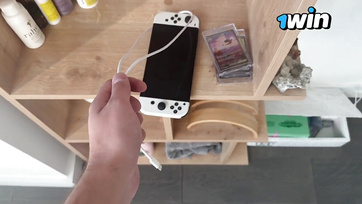 Moja cycata, dziewicza przyrodnia siostra wkradła się do mojego pokoju, żeby ujeżdżać mi kutasa Thumb