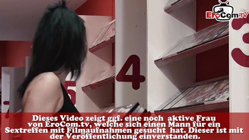 Zabrali niemiecką MILF do pokoju i ostro ją ruchali w wypożyczalni filmów Thumb