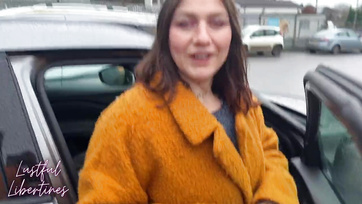 Jej kochanek po prostu rozkoszował się cipką niewiernej dojrzałej kobiety, kiedy zadzwonił do niej chłopak Thumb