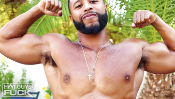 Włoski ogier porządnie ruchał 18-letnią dziewczynę z dużymi cyckami, podczas gdy ona dusiła dziewczynę Thumb