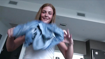 Miałem romans z moją uroczą przyrodnią siostrą po tym, jak przyłapała mnie w łazience z erekcją Thumb