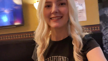 Nieznajomy chłopak ruchał mnie w toalecie pubu i wytrysnął mi na twarz ogromną ilością spermy Thumb