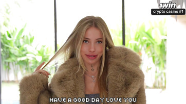 A szexi mostohaanyám kihívott a nappaliba és miután megnyomkodtam a lábfejét, rámászott a farkamra Thumb