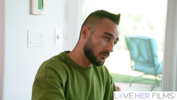 Rommá keféltem a pajzán szobalány szűk pinácskáját miután nekiérintette a lábfejét a farkamnak Thumb