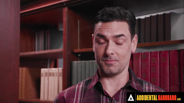 A könyvtárban gangbangelték meg a szukás egyetemista cicust a kanos osztálytársai és a tanára Thumb