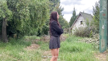 Egy kis pénzzel sikerült rávennem hogy a dögös vidéki lányt hogy tárja szét a segglyukát Thumb