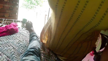 Nie dlatego afrykańska laska poszła do domu swojego sąsiada, ale kiedy już tam była, dobrze ją ruchali w piękną cipkę Thumb