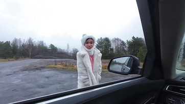 Stary mężczyzna z nierealistycznie dużym penisem zabrał śliczną Tajkę na wakacje w zamian za laskę Thumb