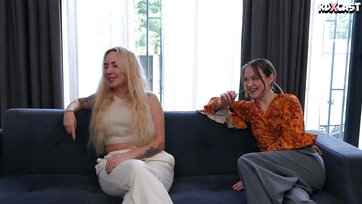 Faceci z wielkimi kutasami ruchali nimfomankę-blondynkę obok jej dziewczyny sexcastingon Thumb