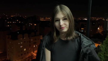 Nawet gdyby nie było za darmo, 18-letnia sąsiadka pozwoliła mi ruchać ją w cipkę za pieniądze Thumb