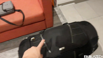 Vlog podróżniczy - Seksowne południowoamerykańskie laski są zawsze w Europie, jej cipka swędzi Thumb