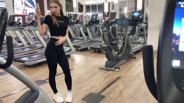 Szybko przelecieli się z blondynką Rosjanką w toalecie na siłowni, mimo że mogli zostać przyłapani w każdej chwili Thumb