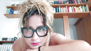 Blondynka amatorka próbuje analu po raz pierwszy, ale to dla niej za dużo Thumb